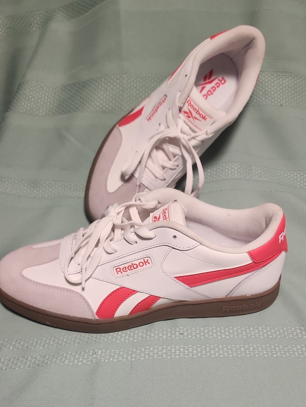 Reebok NEW Men's White and Coral Low-Top Sneakers